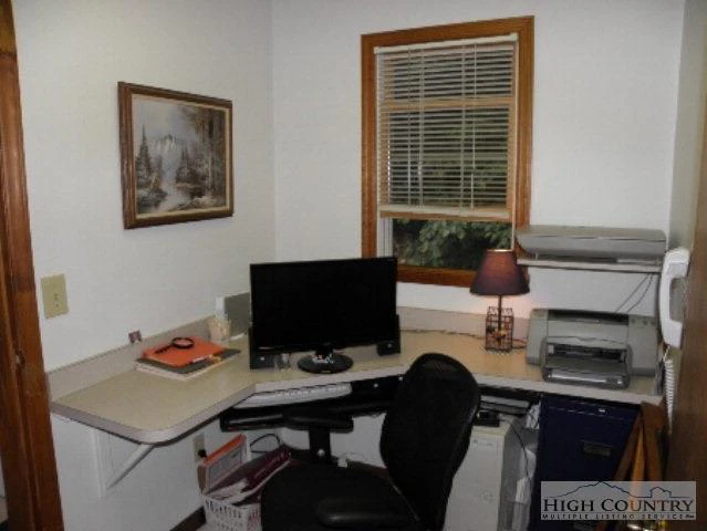 Image number 18 for the current listing