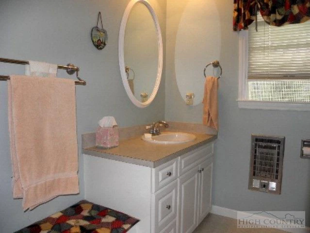 Image number 15 for the current listing