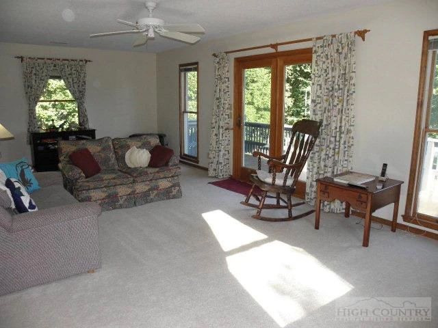 Image number 7 for the current listing