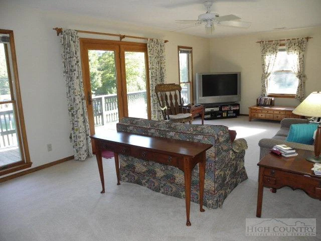 Image number 6 for the current listing