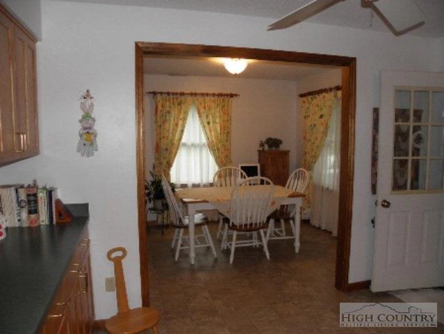 Image number 4 for the current listing