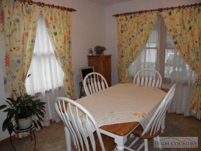 Image number 3 for the current listing