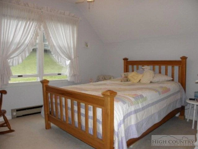 Image number 22 for the current listing