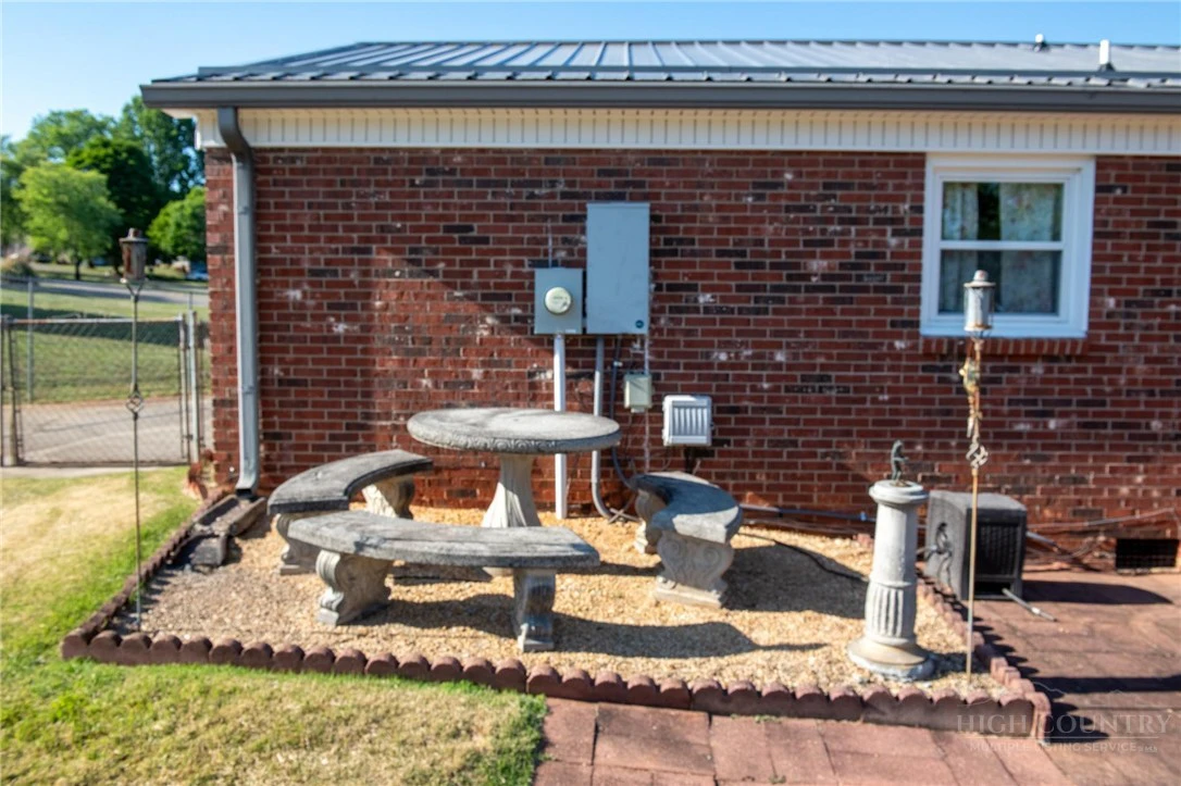 Image number 7 for the current listing