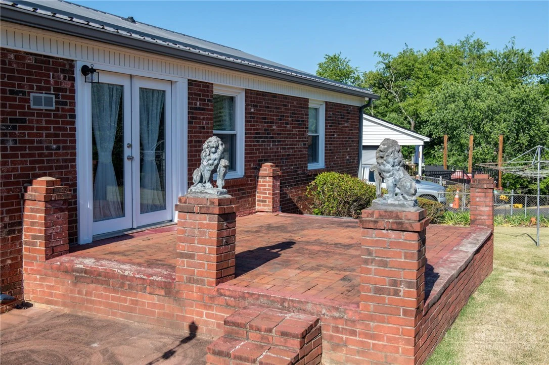 Image number 8 for the current listing