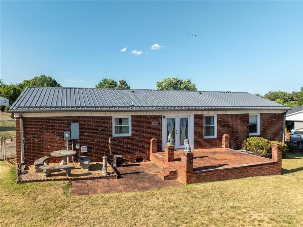 Image number 9 for the current listing
