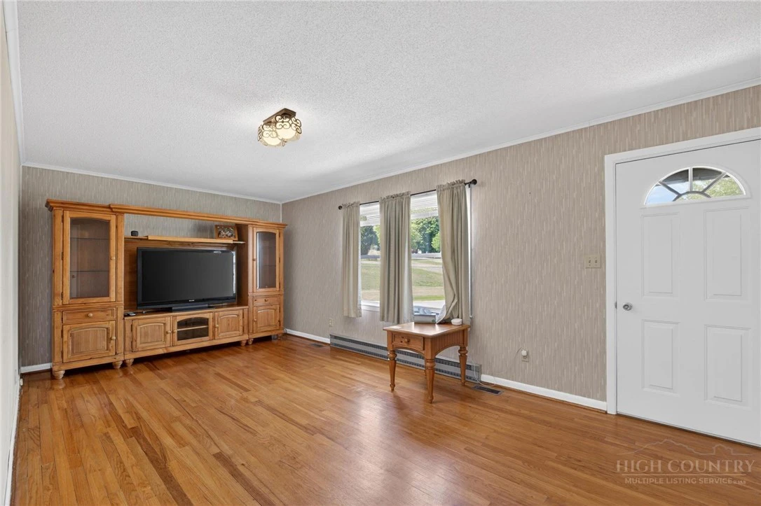 Image number 12 for the current listing
