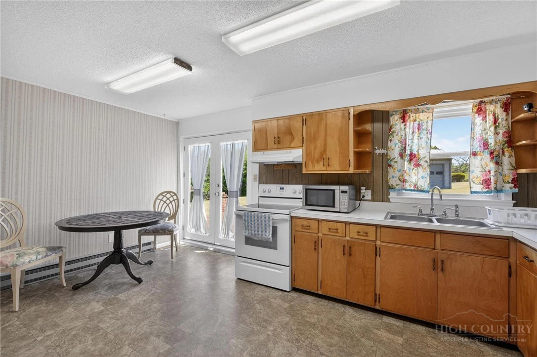 Image number 15 for the current listing