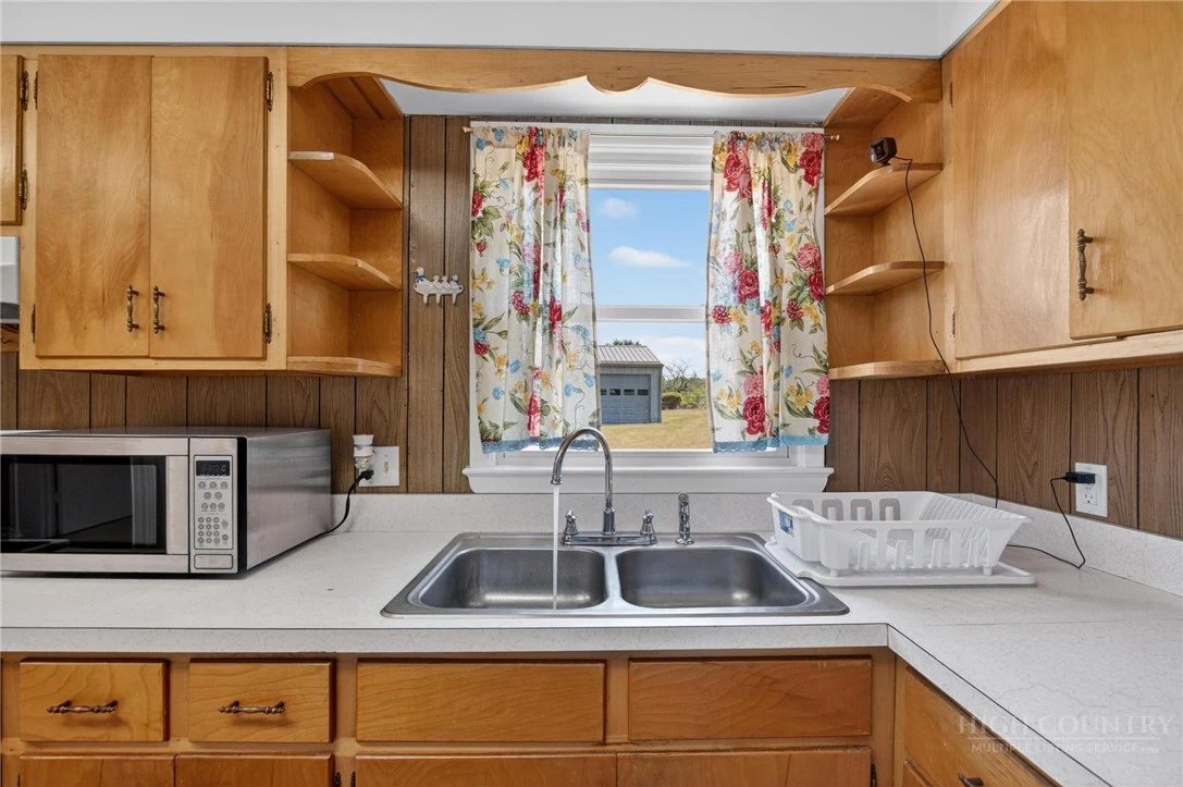 Image number 16 for the current listing