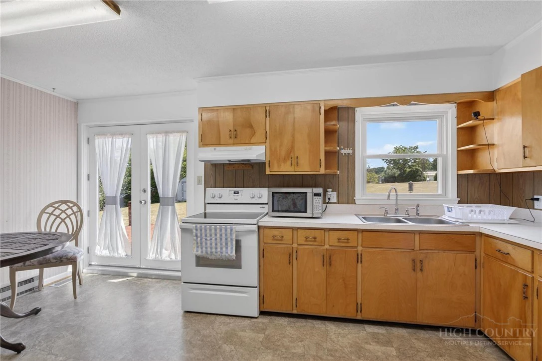 Image number 18 for the current listing