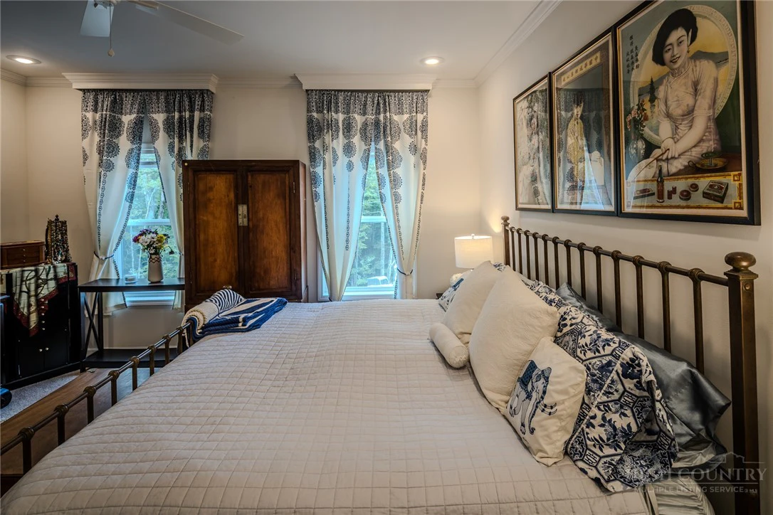Image number 5 for the current listing