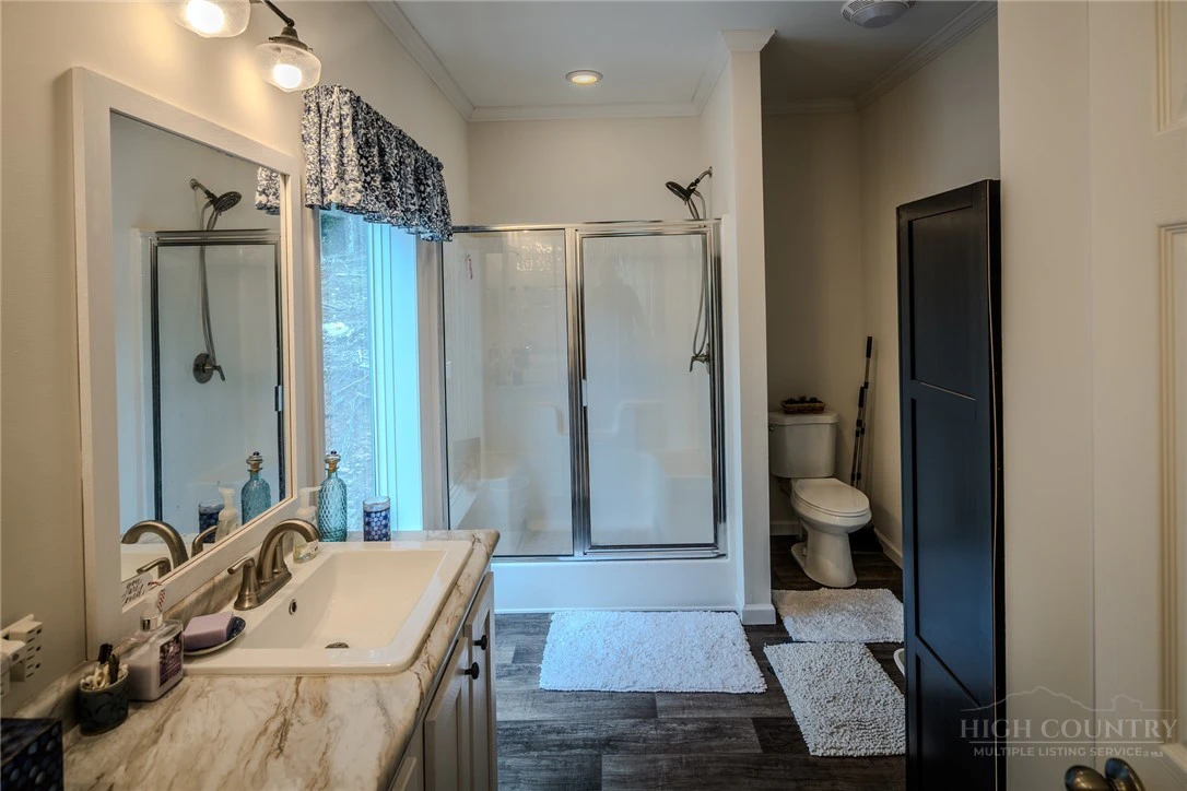 Image number 7 for the current listing