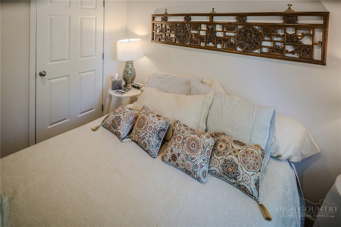 Image number 10 for the current listing