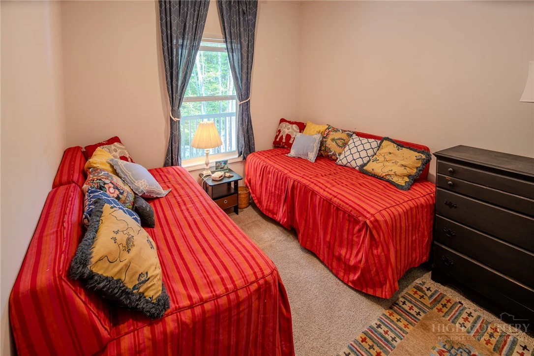 Image number 13 for the current listing