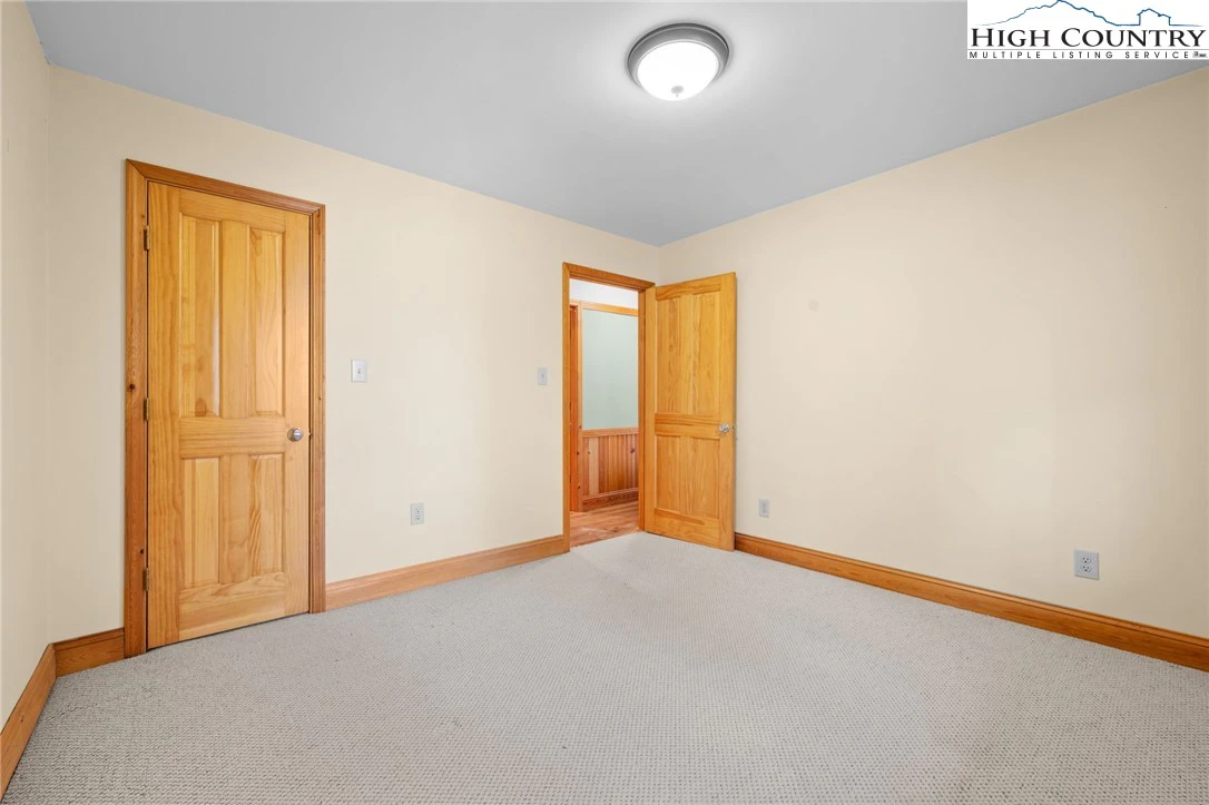 Image number 13 for the current listing