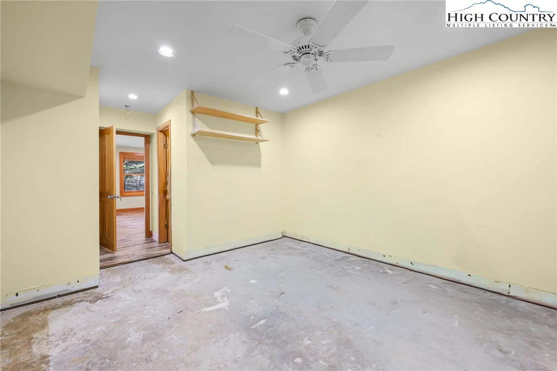 Image number 9 for the current listing