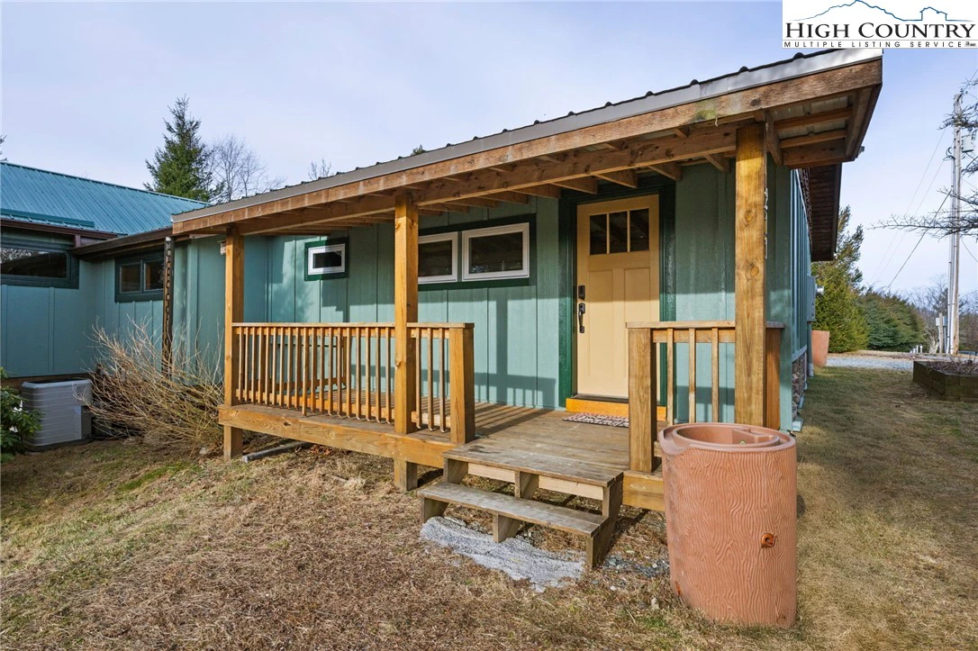 Image number 17 for the current listing