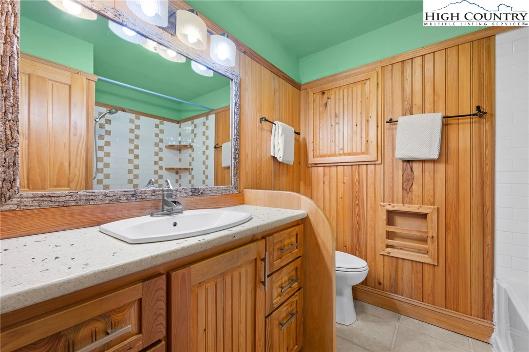 Image number 3 for the current listing