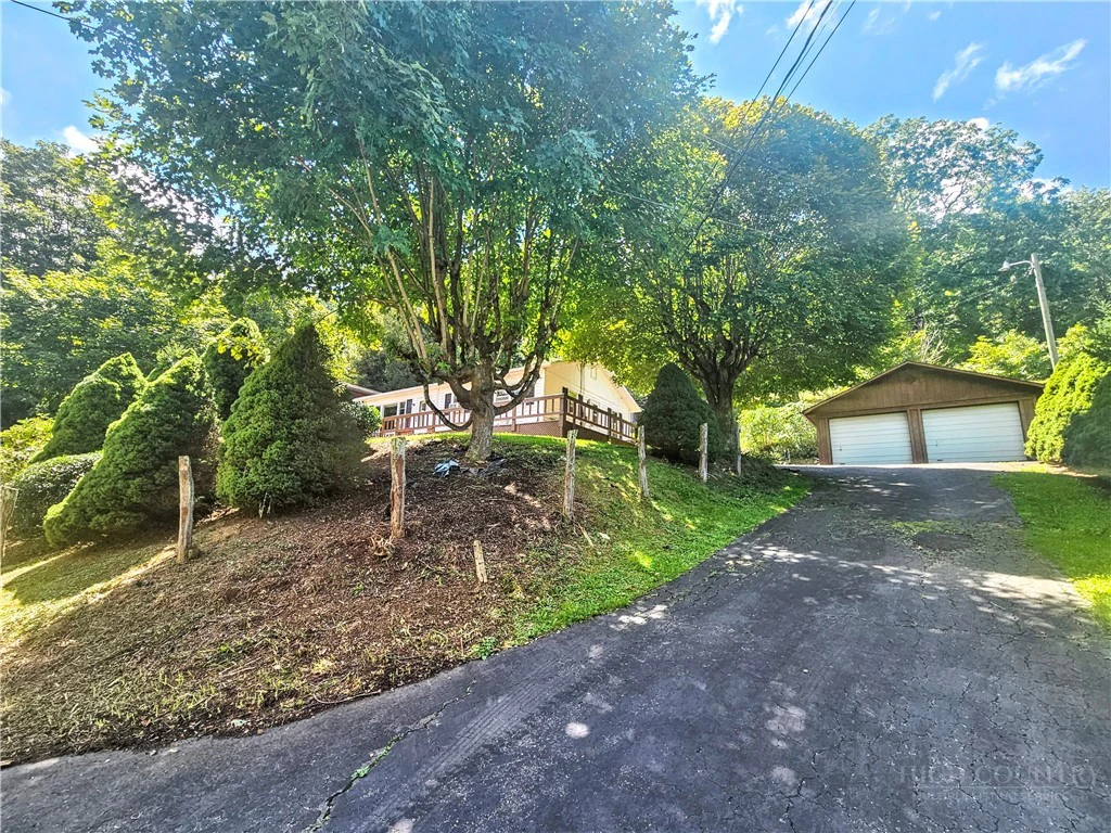 Image number 23 for the current listing