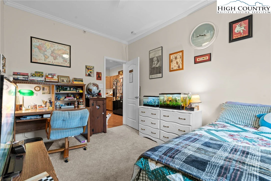 Image number 21 for the current listing