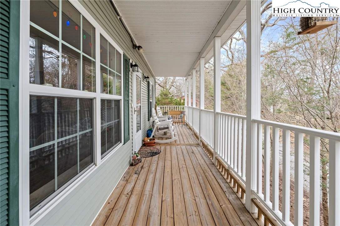 Image number 13 for the current listing
