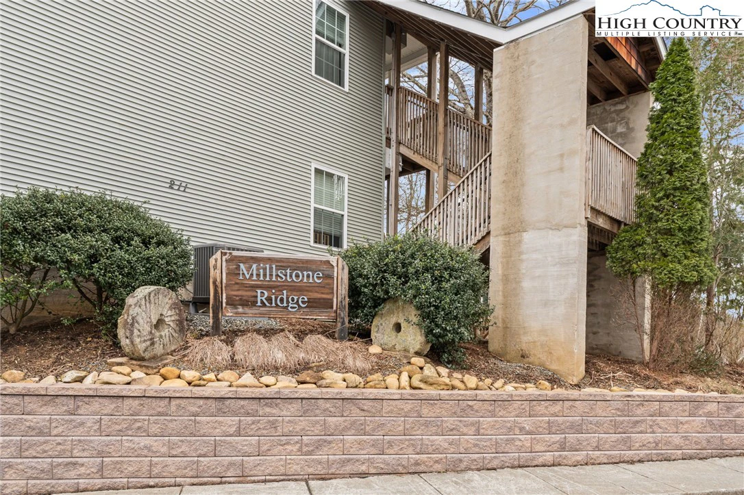 Image number 14 for the current listing