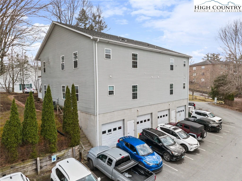 Image number 16 for the current listing