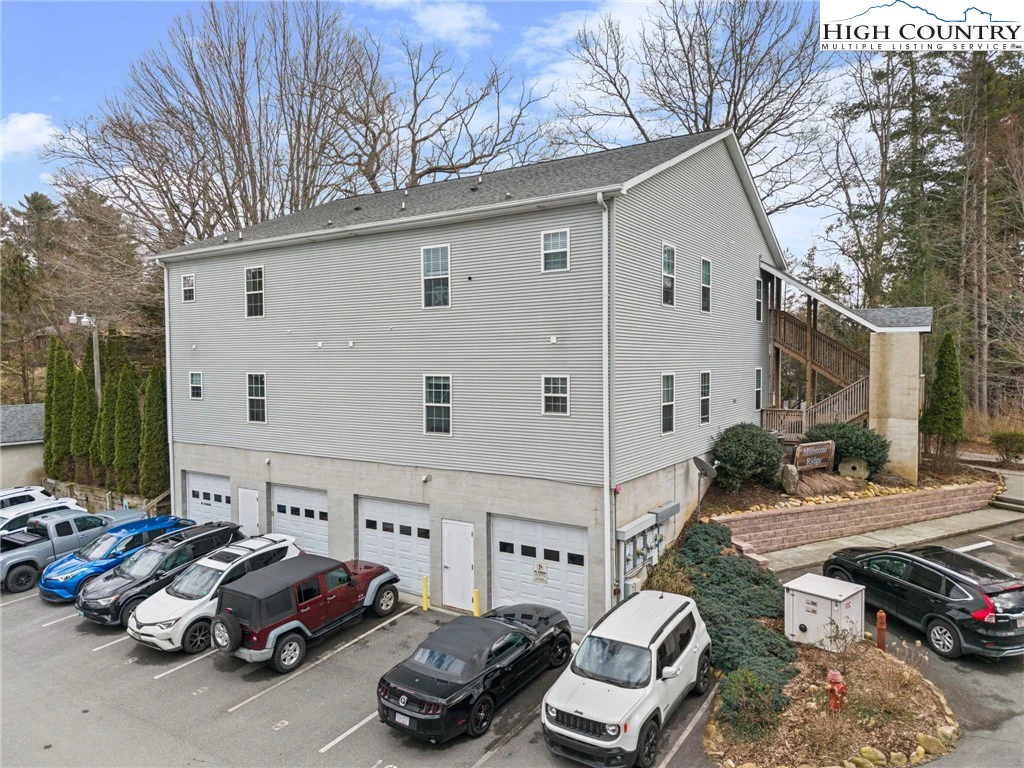 Image number 15 for the current listing