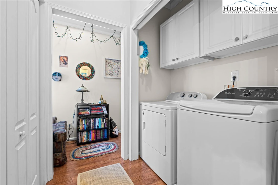 Image number 2 for the current listing