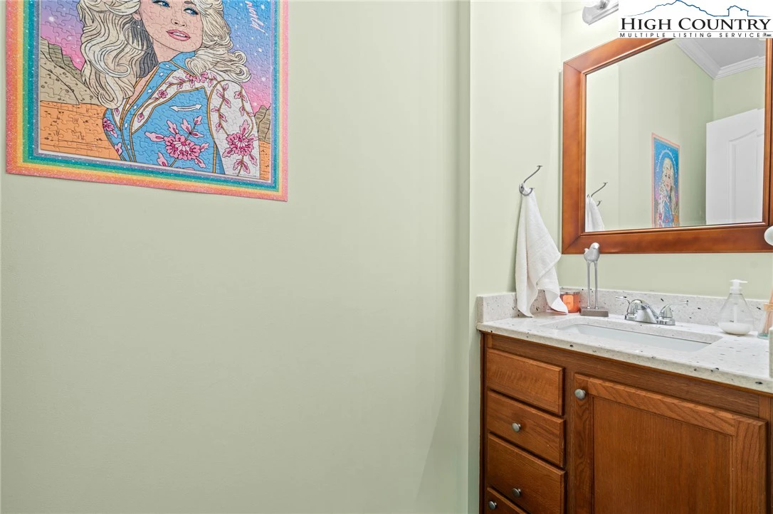 Image number 11 for the current listing