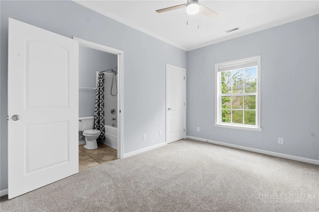 Image number 21 for the current listing