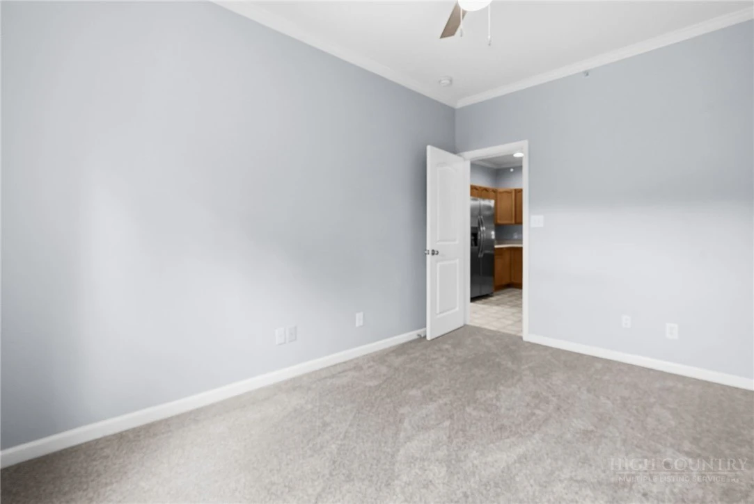 Image number 20 for the current listing