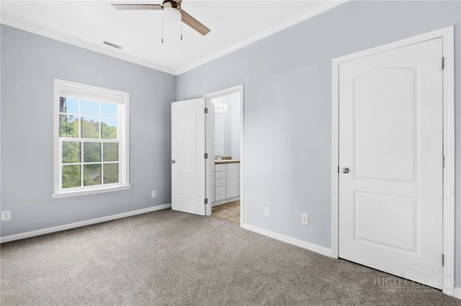 Image number 18 for the current listing
