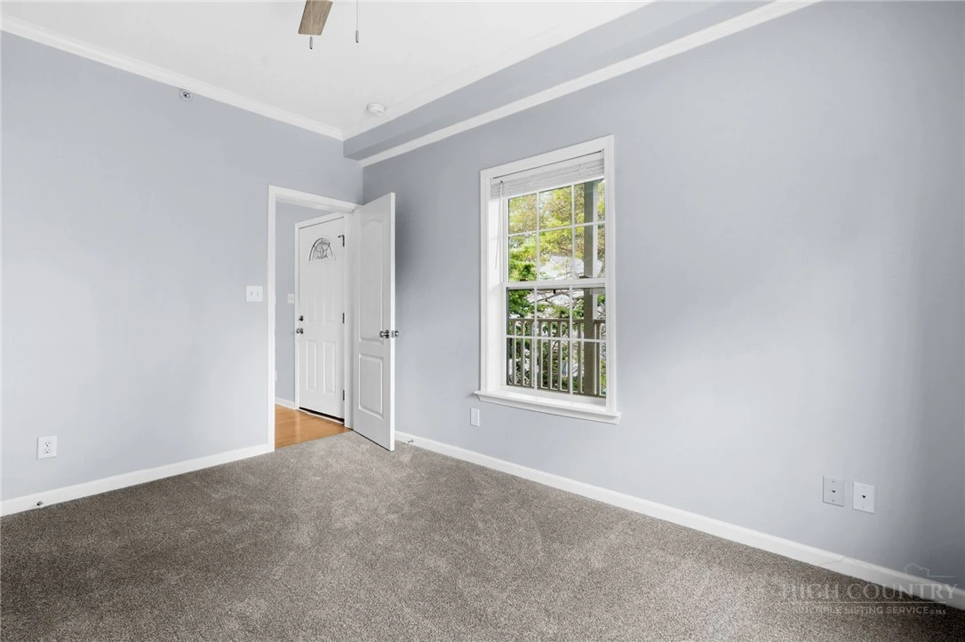 Image number 3 for the current listing