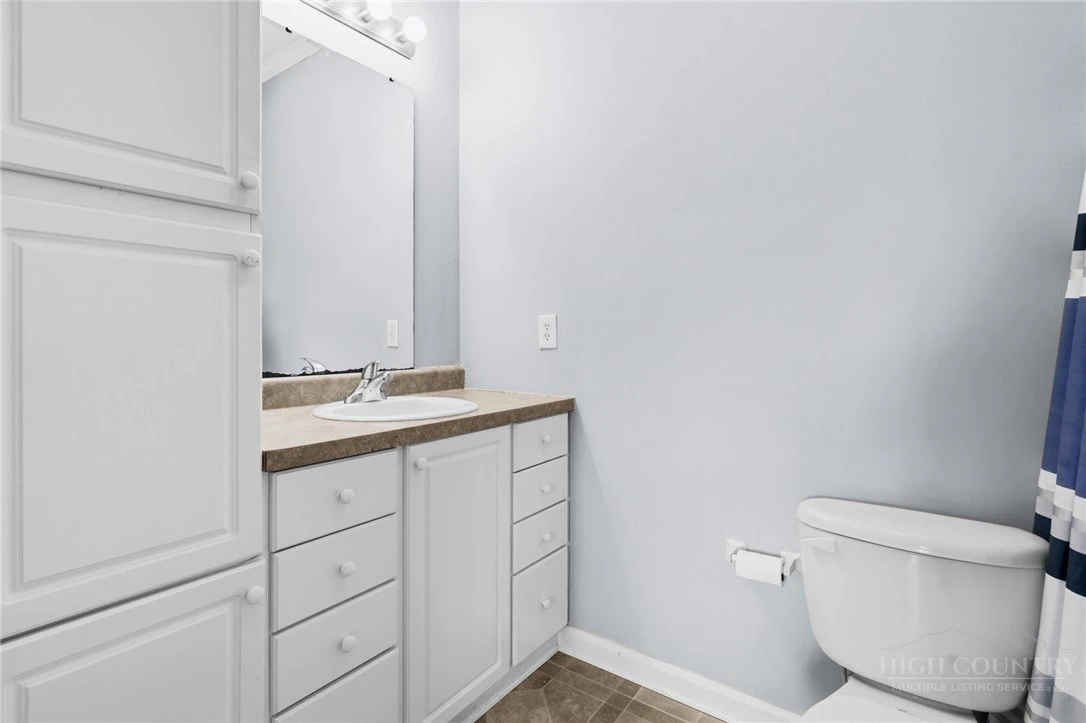 Image number 4 for the current listing
