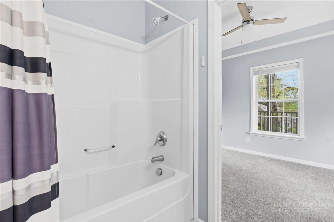 Image number 5 for the current listing