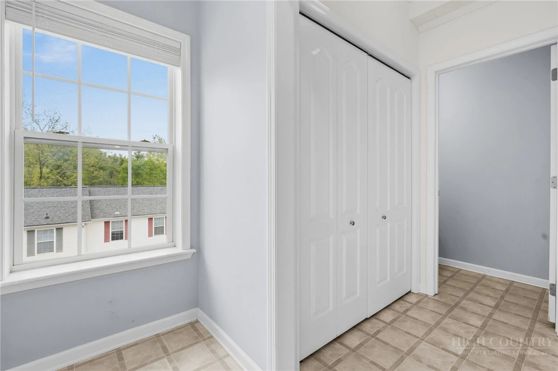 Image number 6 for the current listing