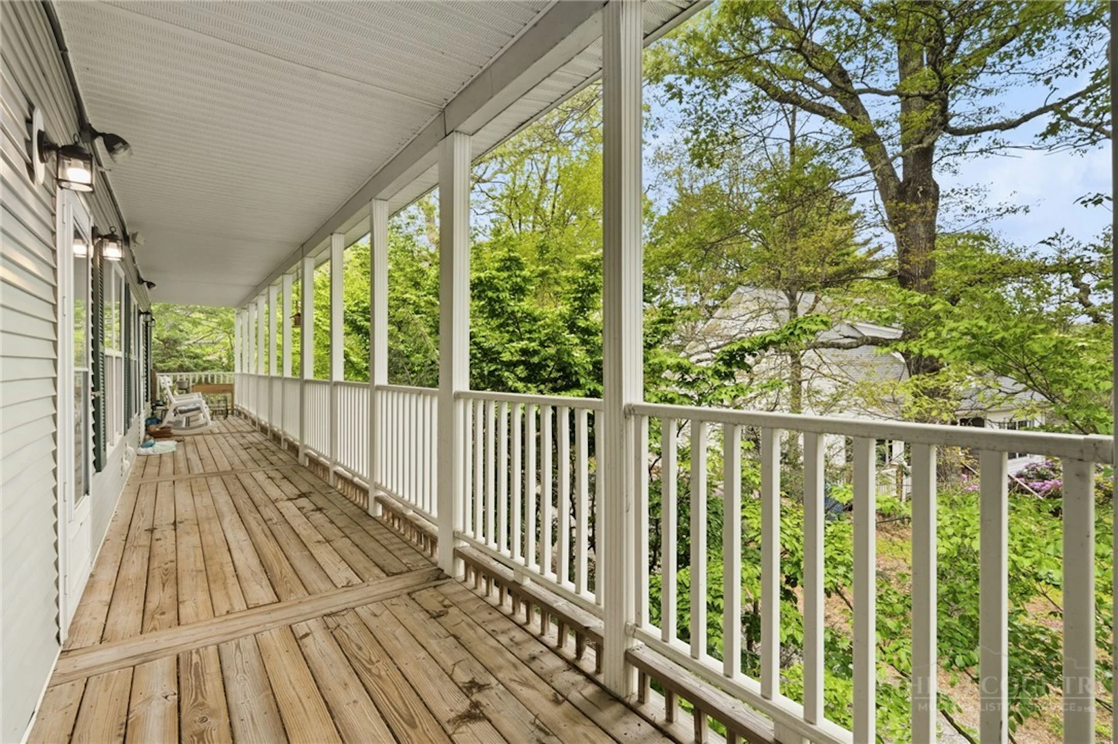 Image number 2 for the current listing