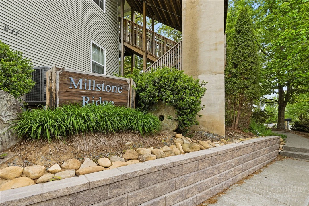 Image number 11 for the current listing