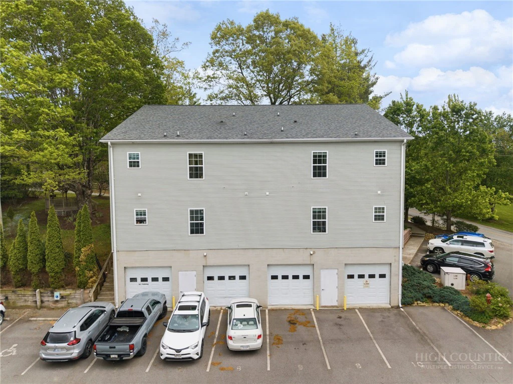 Image number 13 for the current listing
