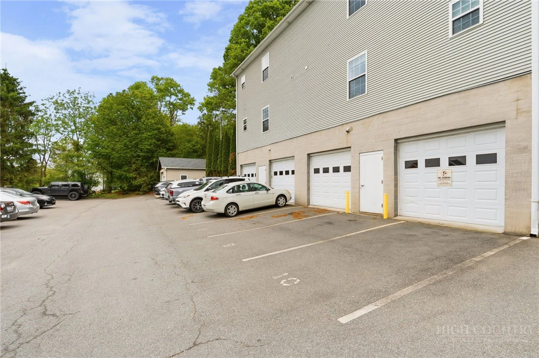Image number 14 for the current listing