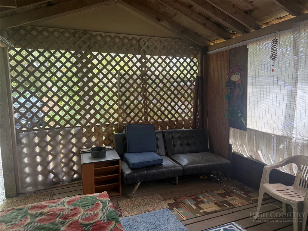 Image number 7 for the current listing