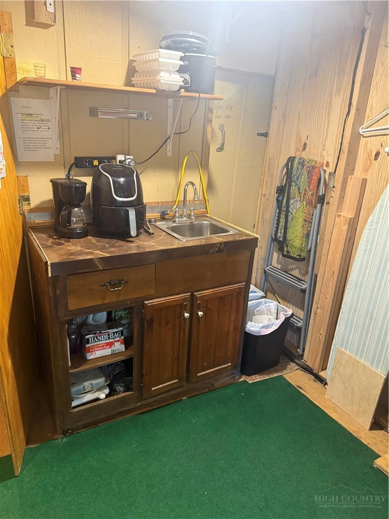 Image number 11 for the current listing