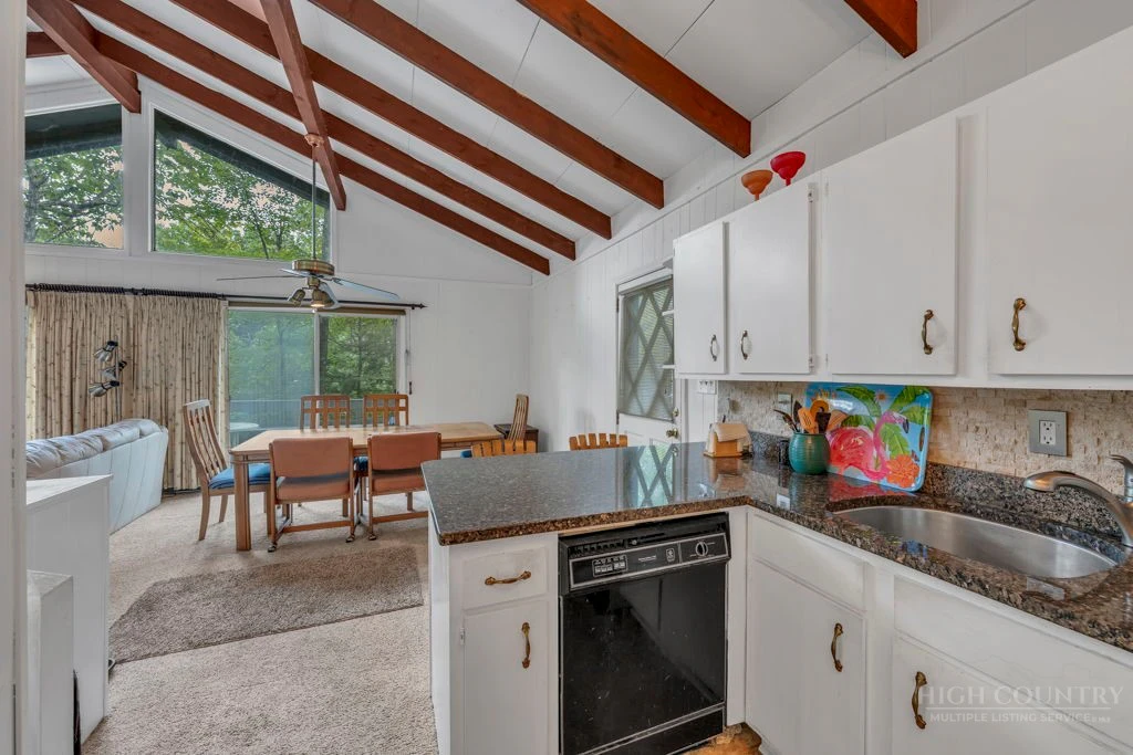 Image number 11 for the current listing