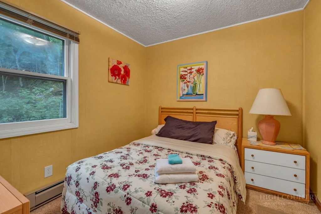 Image number 18 for the current listing