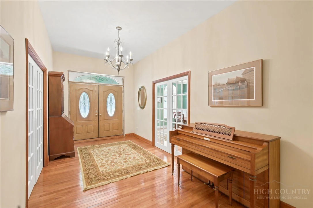 Image number 13 for the current listing