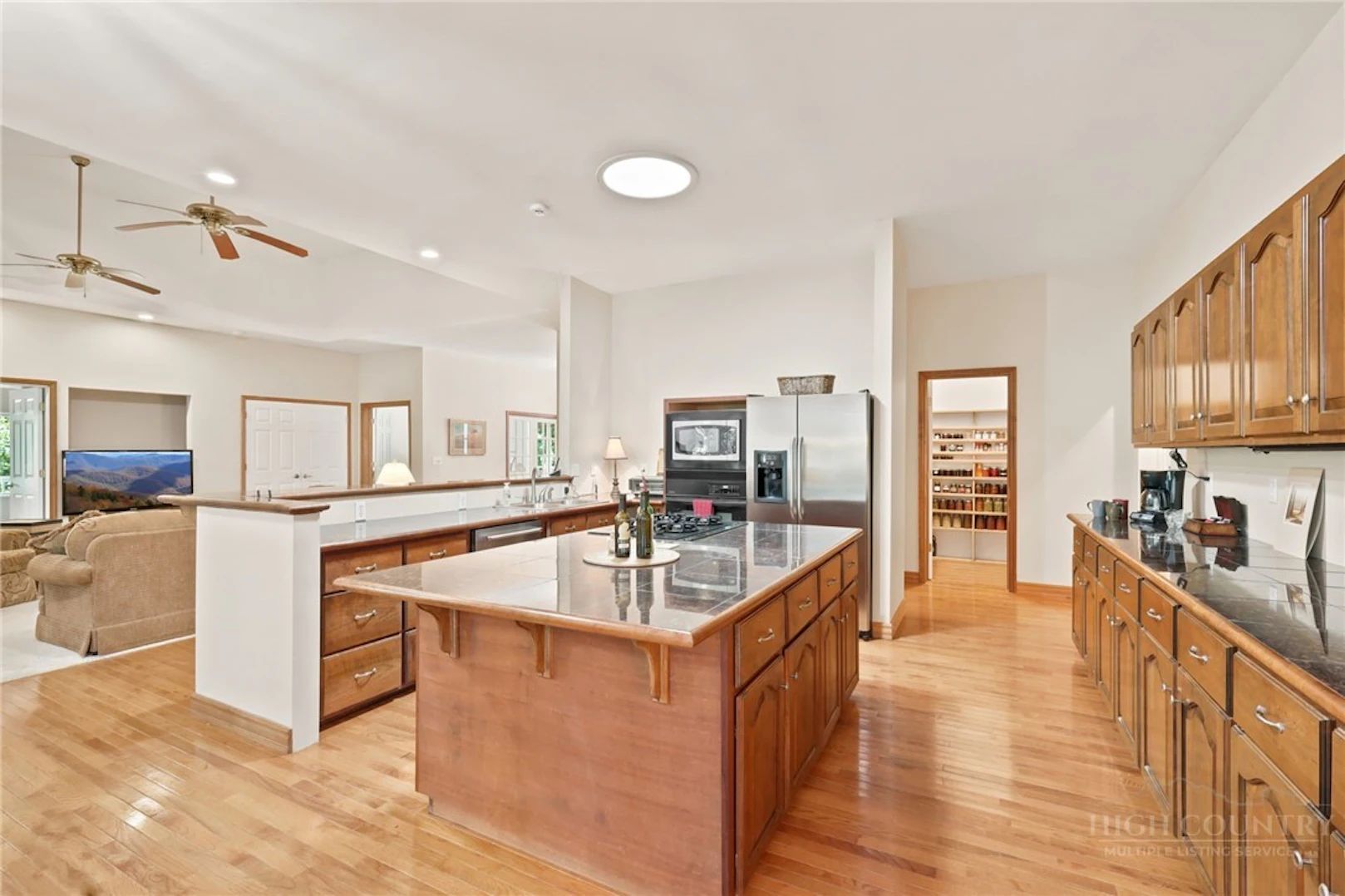 Image number 15 for the current listing
