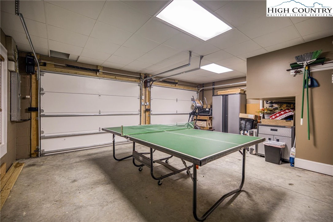 Image number 1 for the current listing