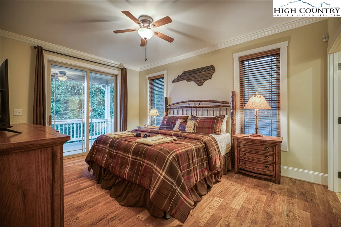 Image number 6 for the current listing