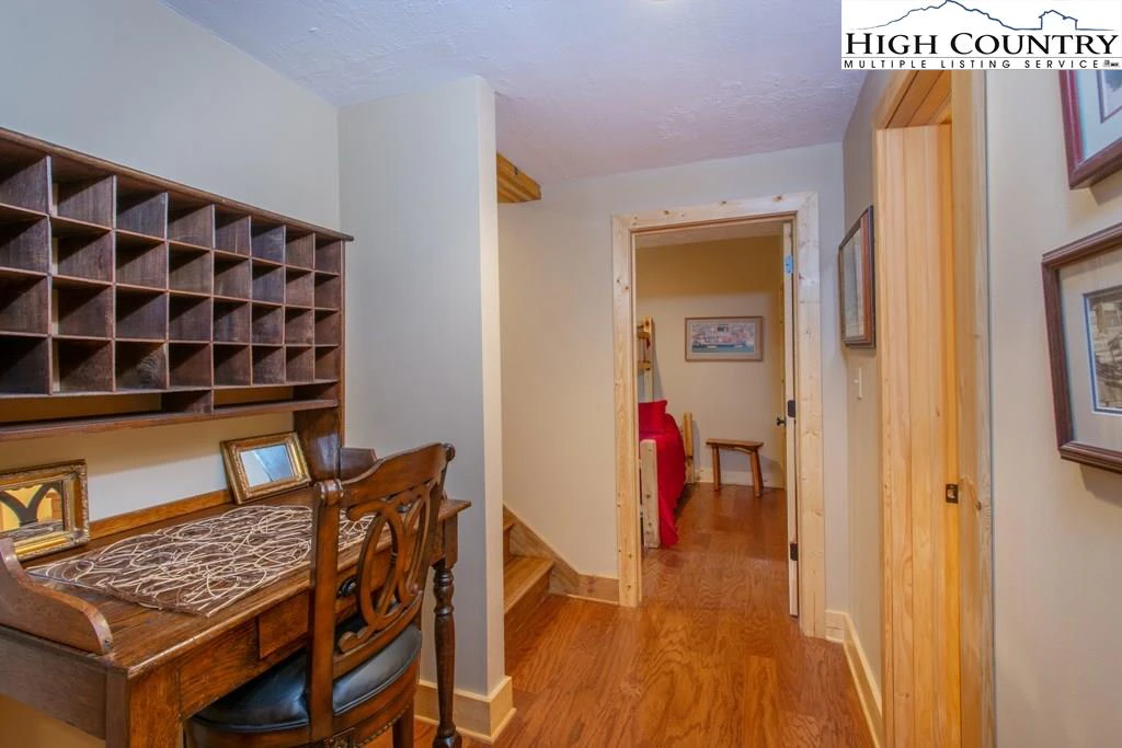 Image number 12 for the current listing
